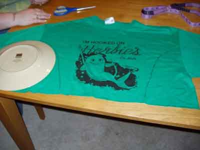 Comment faire un body pour chien avec un tee shirt